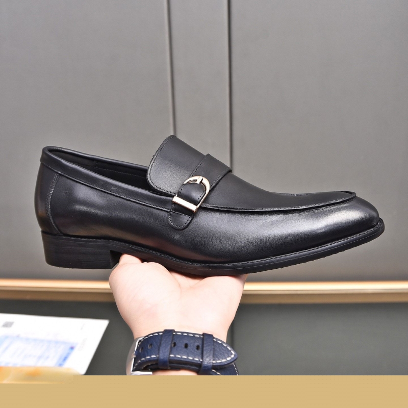 G*u*i leather shoes